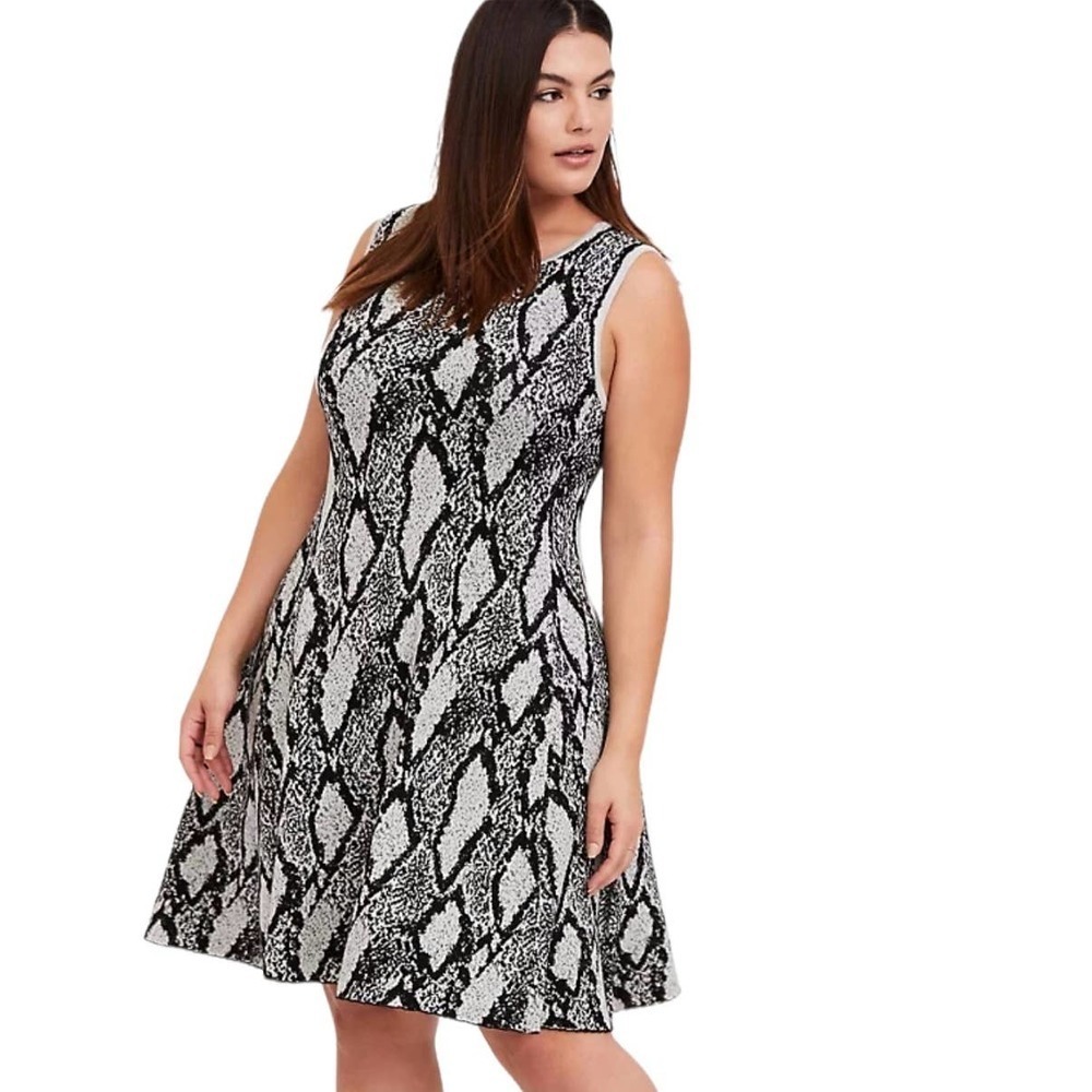 Torrid Snakeskin Print Sweater Knit Trapeze Dress Sz 6 6X Black Grey Animal